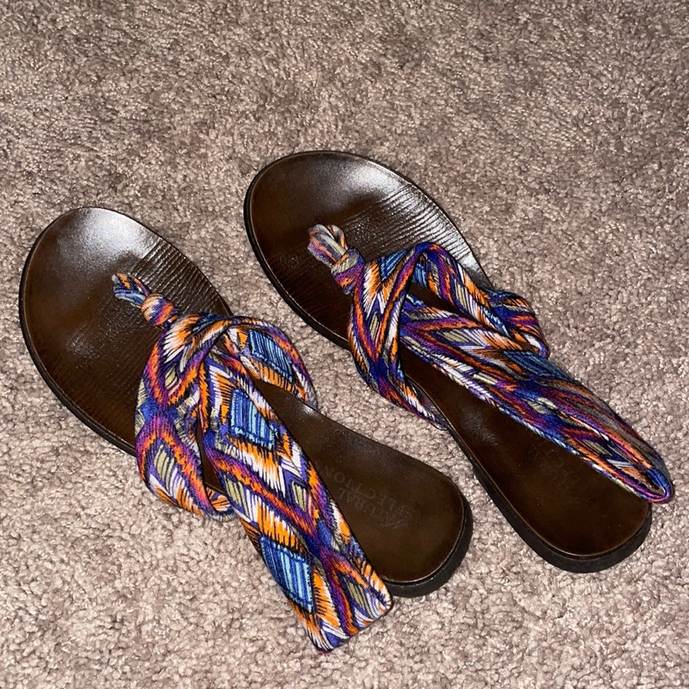 Faltering sandals